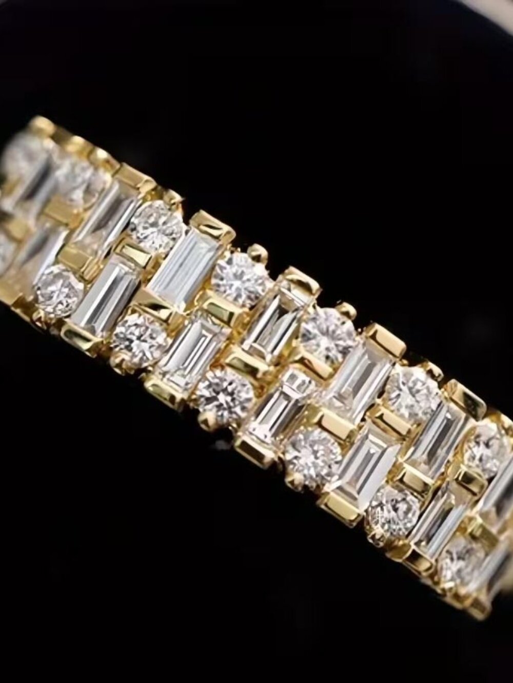 EXQUISITE MULTICUT CRYSTAL GOLDEN BAND *BRAND NEW* RING SZ. 7